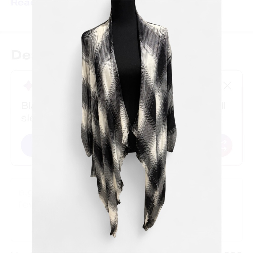 Maurices Buffalo black & white Plaid open front